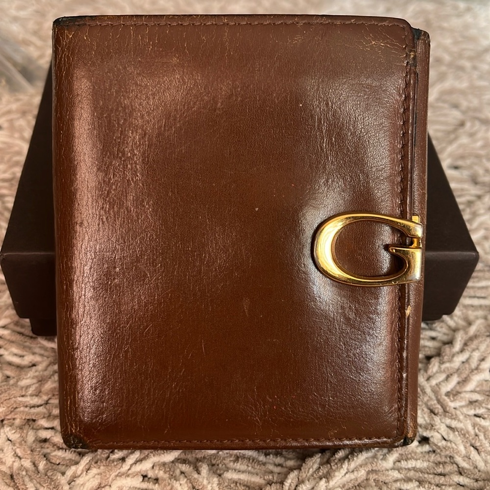 🎉one day PRICE slash! Gucci bi fold leather wallet